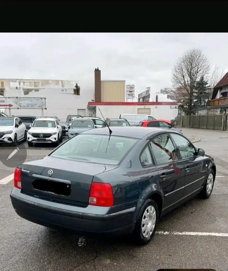 Gebraucht VW Passat 101 PS (74 kW) 2001 Blau Limousine