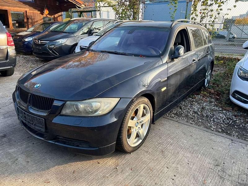 Monacoblau metallic Gebraucht 2005 BMW 320 Kombi | 4.299 € (Fairer Preis) - Bild 1/4