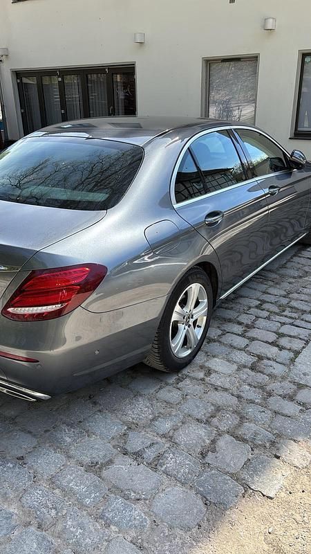 Gebraucht Mercedes E200 184 PS (135 kW) 2017 Grau Limousine
