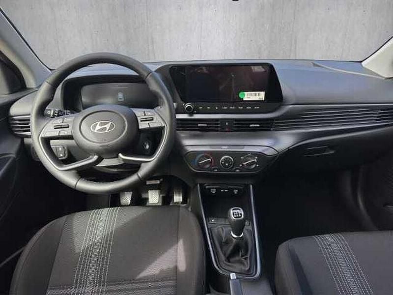 Neu Hyundai i20 Comfort 79 PS (58 kW) 2025 Gelb Limousine