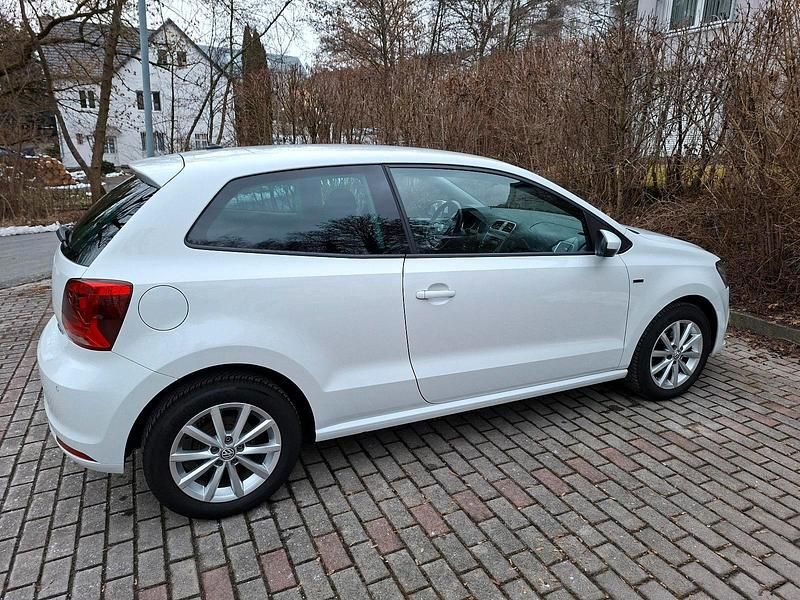 Gebraucht VW Polo 75 PS (55 kW) 2015 Weiß Kleinwagen