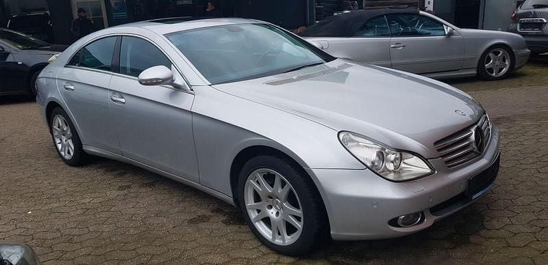 Silber Gebraucht 2004 Mercedes CLS500 Limousine | 9.999 € (Fairer Preis) - Bild 1/4