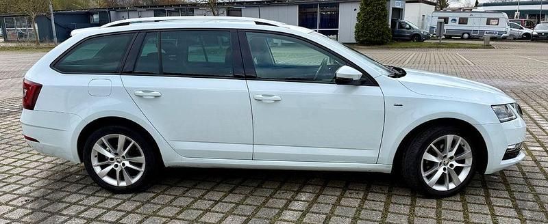 Usata Skoda Octavia Clever 116 CV (85 kW) 2018 Bianco Station wagon