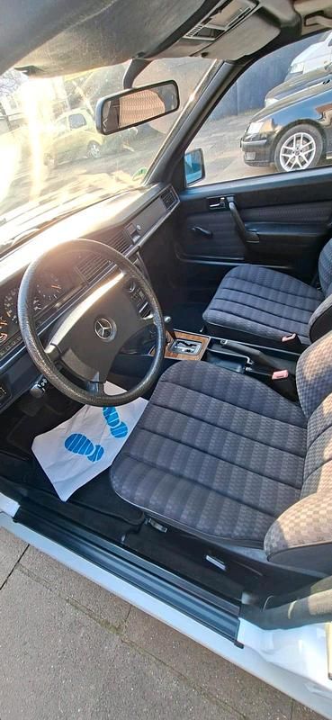 Gebraucht Mercedes 190 105 PS (77 kW) 1990 Weiß Limousine