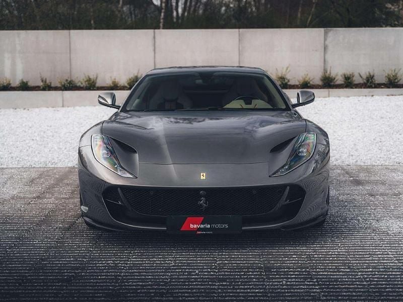 Gebraucht Ferrari 812 795 PS (584 kW) 2019 Grau