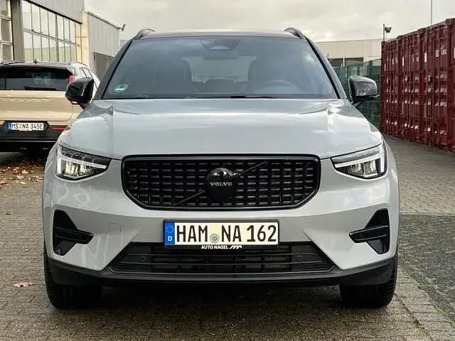 Gebraucht Volvo XC40 Plus 163 PS (119 kW) 2025 Vapour grey / SUV