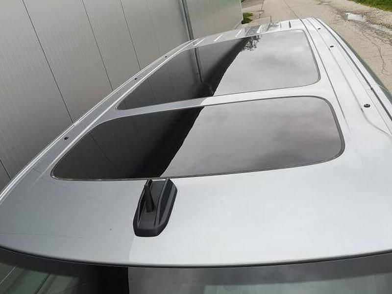 Second-hand VW Multivan Edition 150 CP (110 kW) 2025 Portocaliu Monovolum