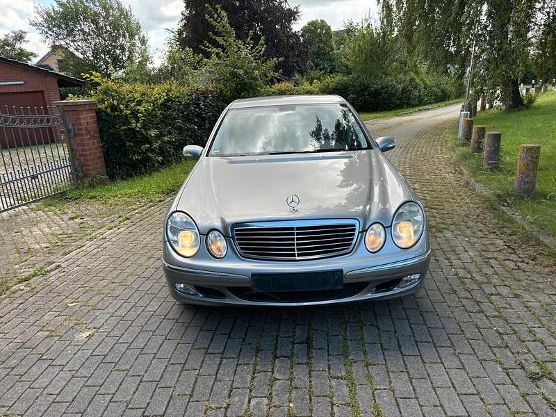 Gebraucht 2003 Mercedes E220 Elegance Limousine | 1.750 € (Superpreis) - Bild 1/4