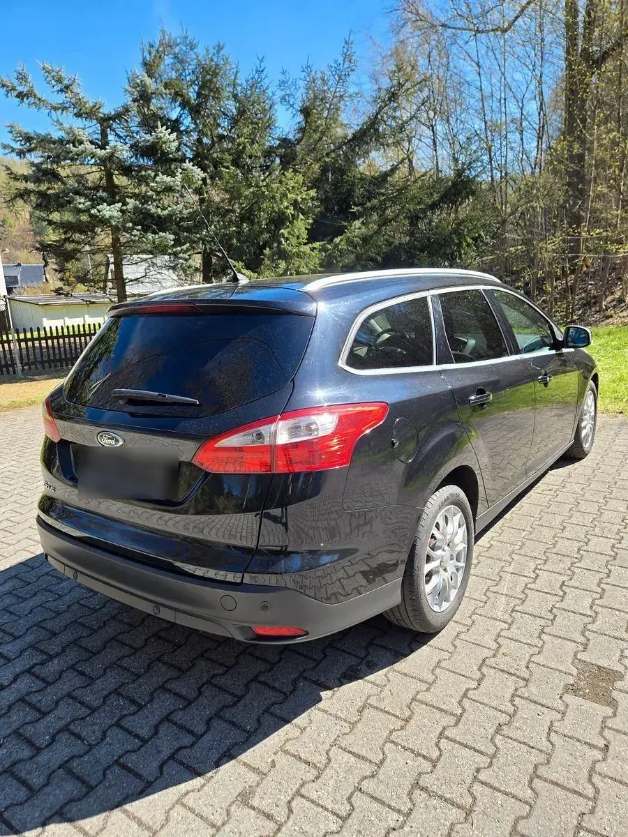 Używany Ford Focus Trend 105 KM (77 kW) 2013 Czarny Kombi