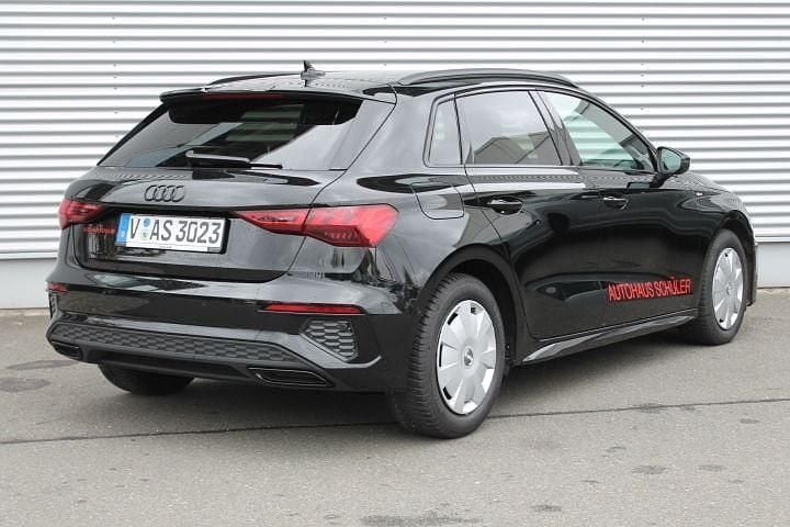 Second-hand Audi A3 S-Line 150 CP (110 kW) 2023 Negru Berlinǎ