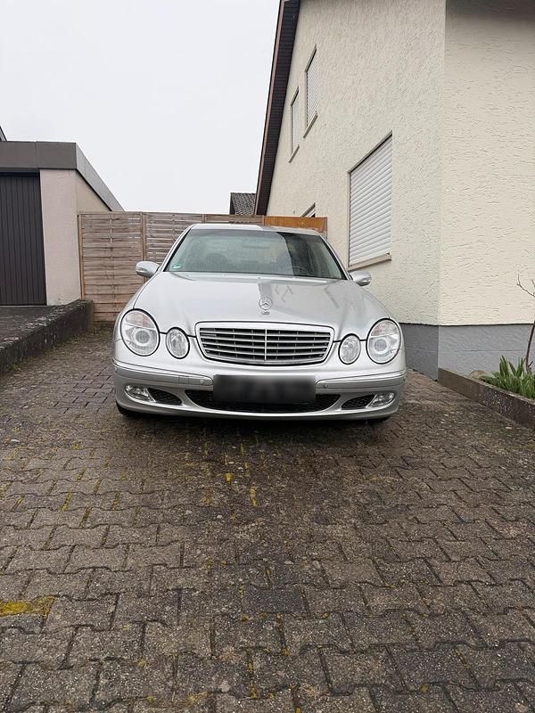 Gebraucht Mercedes E270 Elegance 177 PS (130 kW) 2003 Silber Limousine