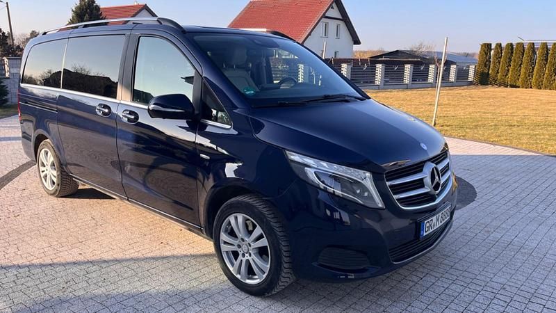 Gebraucht Mercedes V250 Avantgarde 190 PS (139 kW) 2015 Blau Van / Kleinbus