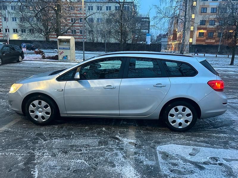 Gebraucht Opel Astra 91 PS (66 kW) 2011 Silber Kombi