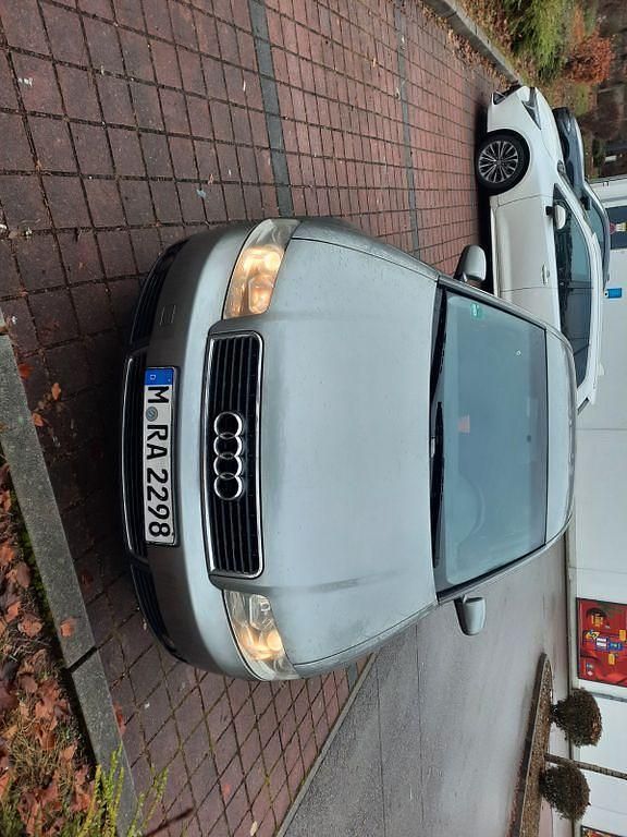Silber Gebraucht 2001 Audi A4 Limousine | 1.100 € (Guter Preis) - Bild 1/4