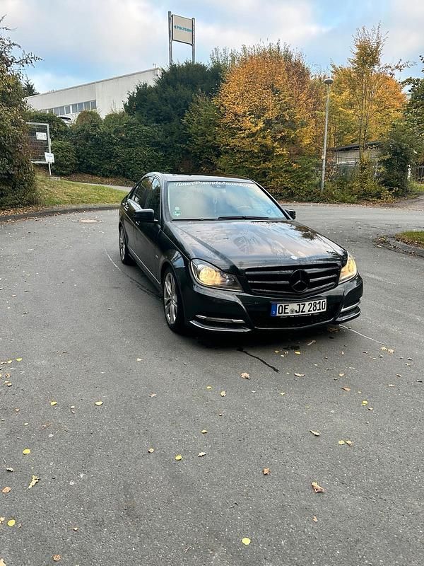 Gebraucht Mercedes C200 184 PS (135 kW) 2011 Schwarz Limousine