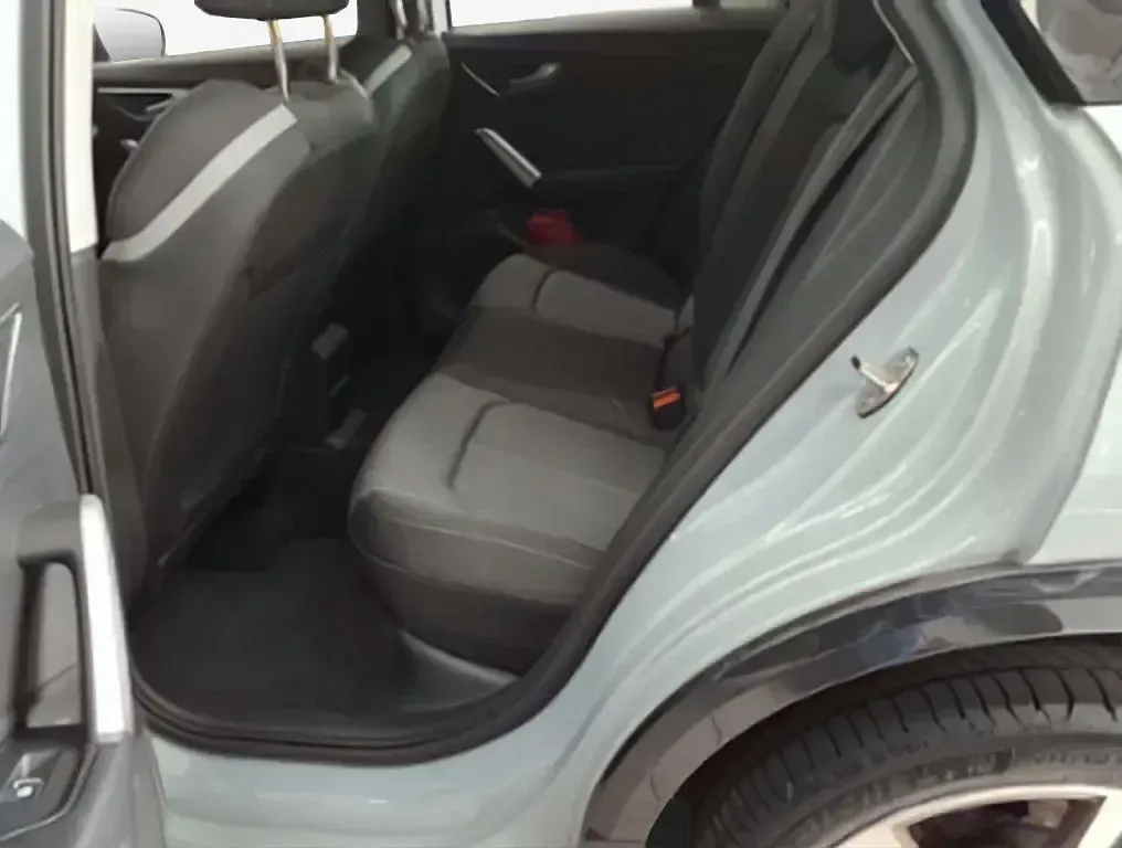 Gebraucht Audi Q2 Advanced Plus 150 PS (110 kW) 2023 Grau SUV