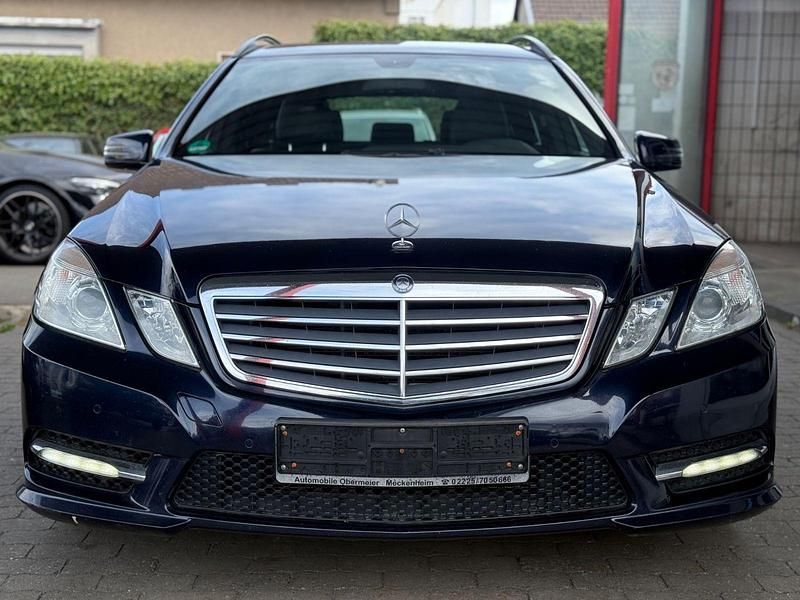 Gebraucht Mercedes E200 AMG line 184 PS (135 kW) 2011 Blau Kombi