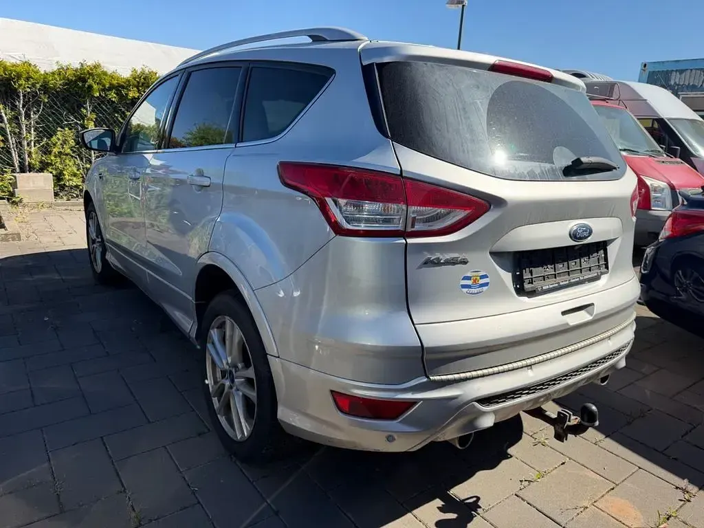Gebraucht Ford Kuga Individual 150 PS (110 kW) 2015 Silber SUV