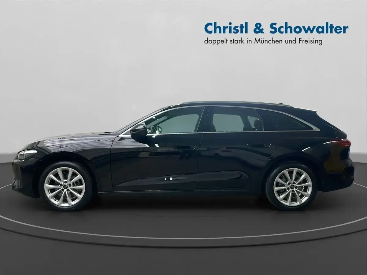 Gebraucht Audi A5 Basis 204 PS (150 kW) 2025 Mythosschwarz metallic Kombi