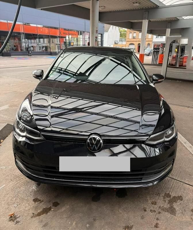 Schwarz Gebraucht 2023 VW Golf VIII Move Kleinwagen | 25.150 € (Guter Preis) - Bild 1/4
