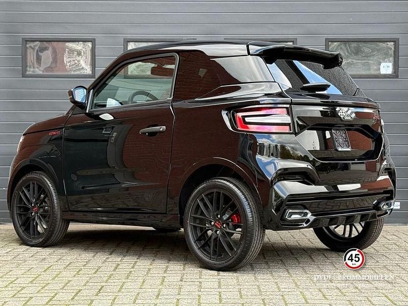 Nouă Ligier JS50 2025 Negru Hatchback