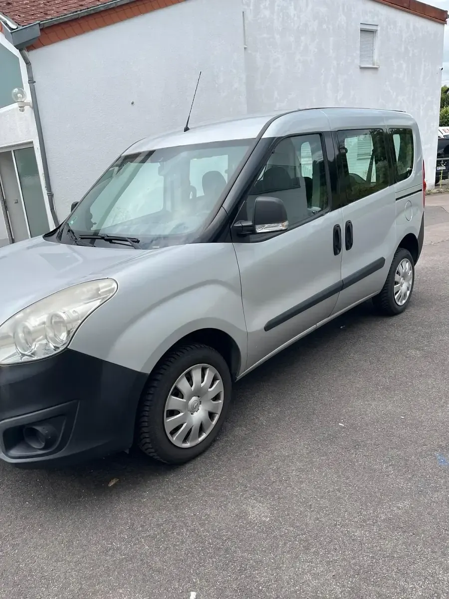 Gebraucht Opel Combo 95 PS (69 kW) 2013 Silber Van / Kleinbus