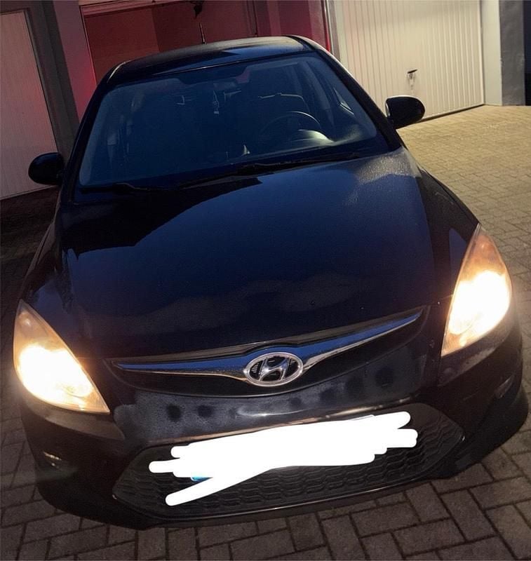 Gebraucht Hyundai i30 109 PS (80 kW) 2010 Schwarz Kleinwagen