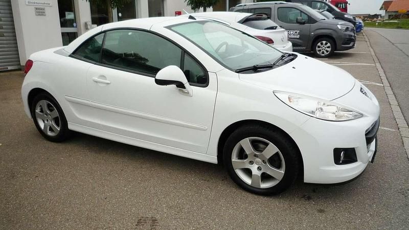 Gebraucht Peugeot 207 CC Active 120 PS (88 kW) 2012 Weiß Cabrio