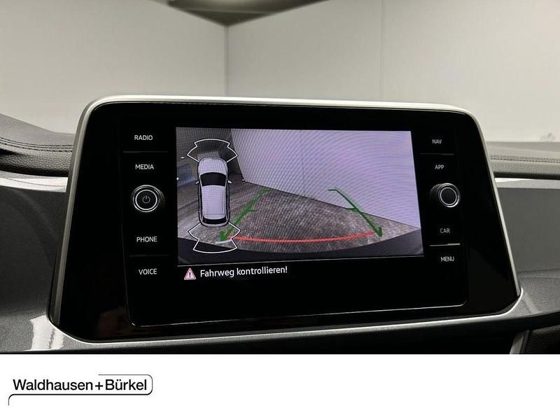 Deep black perleffekt (metallic) Gebraucht 2024 VW T-Roc Style SUV | 26.950 € (Superpreis) - Bild 1/4