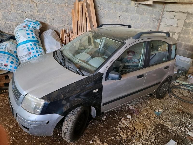 Second-hand Fiat Panda 60 CP (44 kW) 2004 Argintiu Hatchback