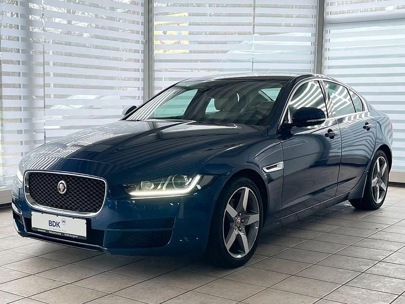 Gebraucht Jaguar XE Prestige 179 PS (131 kW) 2016 Blau Limousine