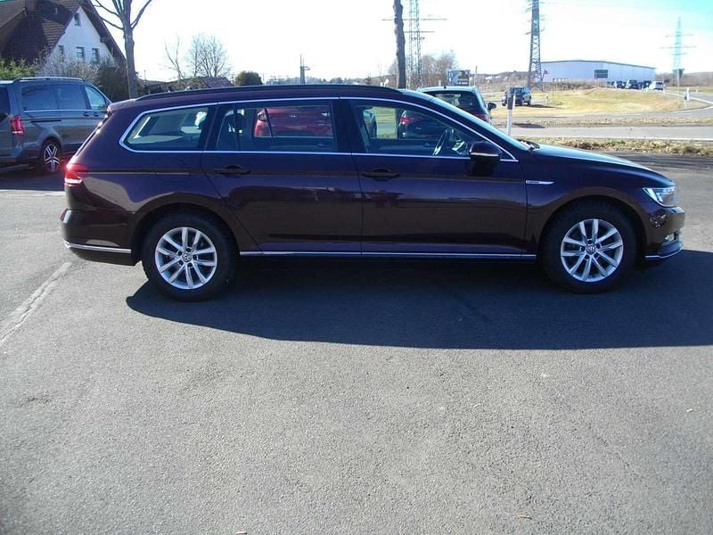 Gebraucht VW Passat Comfortline 190 PS (139 kW) 2018 Rot Kombi