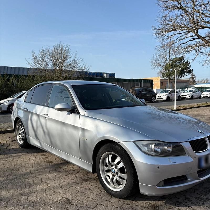 Gebraucht BMW 320 150 PS (110 kW) 2005 Silber Limousine