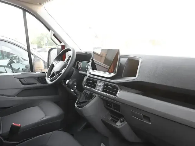 Neu VW Crafter 140 PS (102 kW) 2026 Kirschrot Van