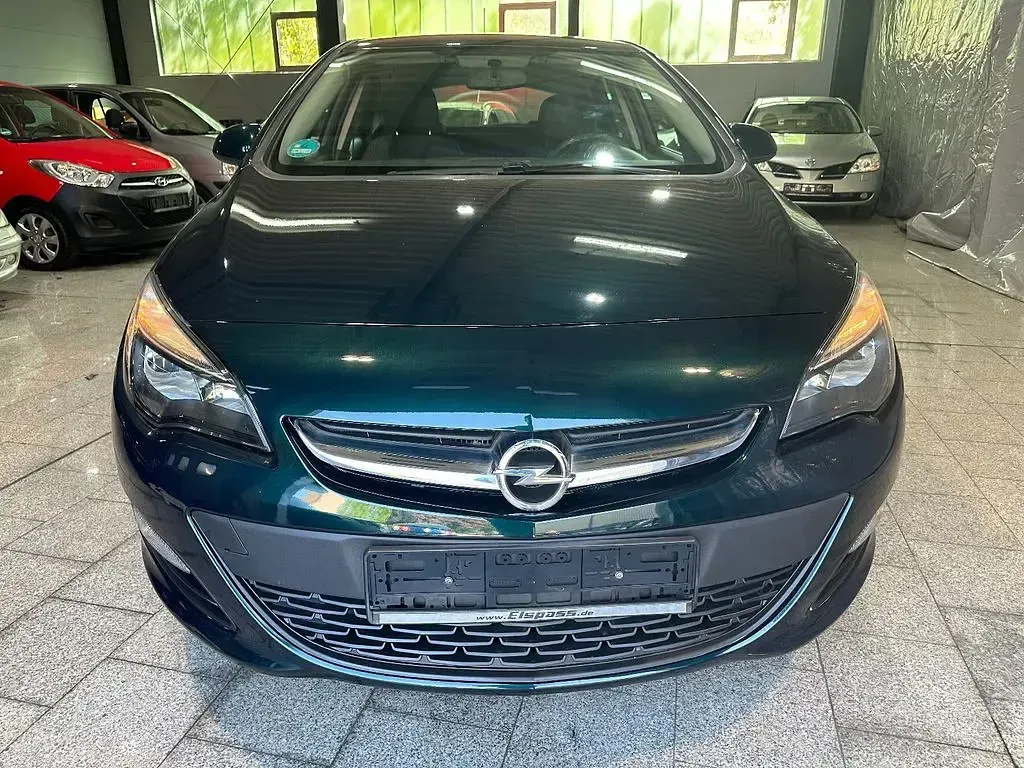 Gebraucht Opel Astra Edition 116 PS (85 kW) 2015 Grün Limousine