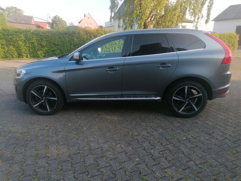 Gebraucht Volvo XC60 Momentum 220 PS (161 kW) 2015 Grau SUV