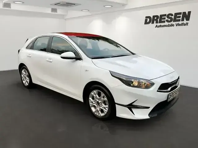 Gebraucht Kia Ceed Vision 160 PS (117 kW) 2022 Weiss Kleinwagen