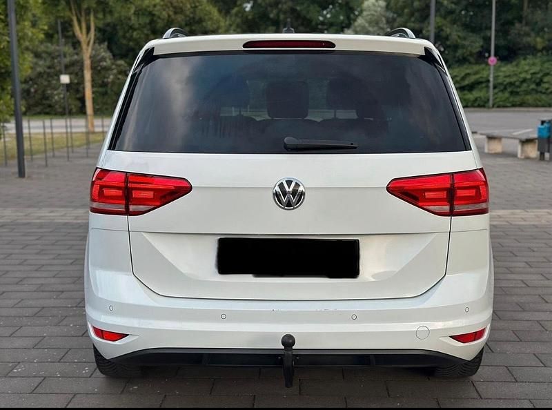 Weiß Gebraucht 2018 VW Touran Van / Kleinbus | 16.900 € (Superpreis) - Bild 1/4