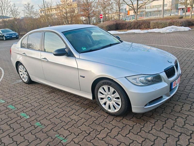 Gebraucht BMW 318 129 PS (94 kW) 2006 Silber Limousine