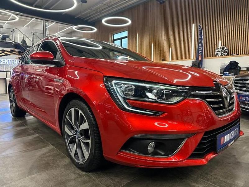 Gebraucht Renault Mégane GrandTour Bose Edition 132 PS (97 kW) 2017 Rot Kombi