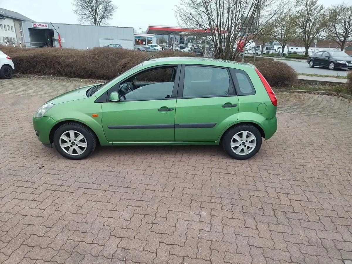 Gebraucht Ford Fiesta 80 PS (58 kW) 2007 Grün Kleinwagen