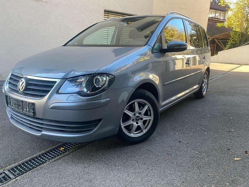 Schwarz Gebraucht 2010 VW Touran Freestyle Van / Kleinbus | 5.499 € (Fairer Preis) - Bild 1/4