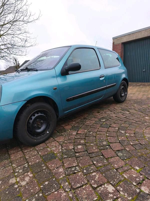 Gebraucht Renault Clio II 60 PS (44 kW) 2004 Grün Kleinwagen