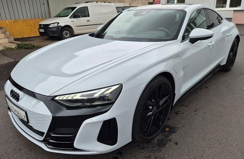 Grau Gebraucht 2023 Audi e-tron GT quattro Sport Limousine | 59.990 € (Superpreis) - Bild 1/4