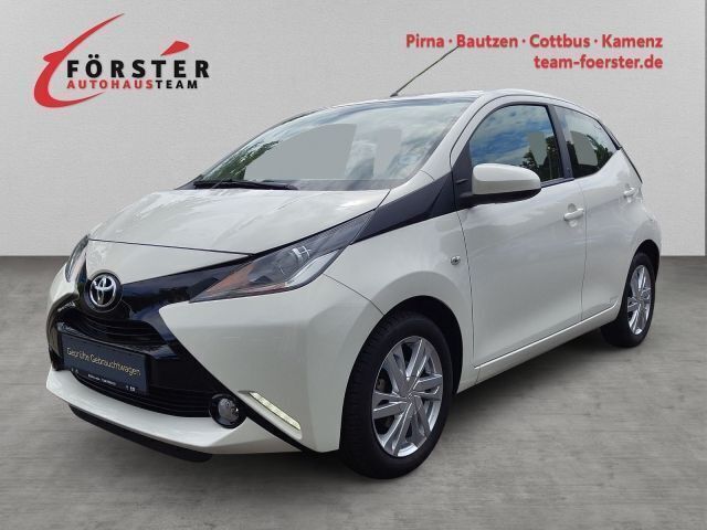 Pianosaweiß Gebraucht 2018 Toyota Aygo Basis Kleinwagen | 9.990 € (Fairer Preis) - Bild 1/4