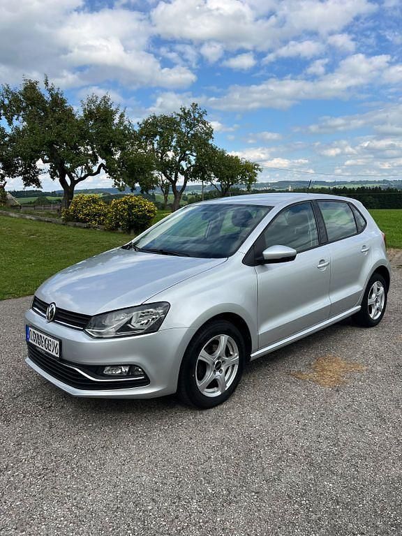 Silber Gebraucht 2015 VW Polo Comfortline Limousine | 6.700 € (Guter Preis) - Bild 1/4