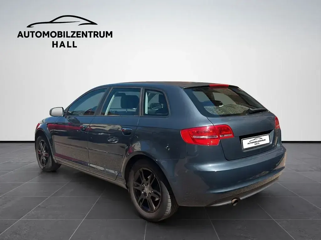 Gebraucht Audi A3 Sportback Attraction 105 PS (77 kW) 2012 Grau Kleinwagen