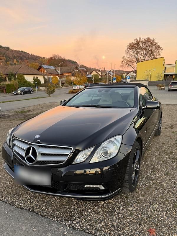 Schwarz Gebraucht 2010 Mercedes E200 Cabrio | 9.500 € (Guter Preis) - Bild 1/4