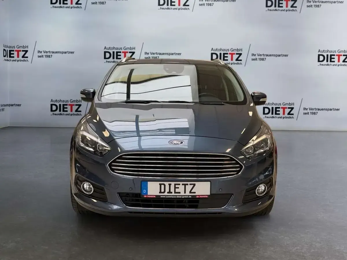 Gebraucht Ford S-MAX Titanium 190 PS (139 kW) 2019 Blau Van / Kleinbus