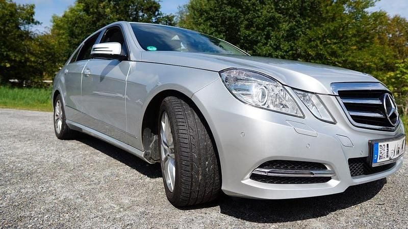 Gebraucht Mercedes E250 204 PS (150 kW) 2013 Silber Limousine